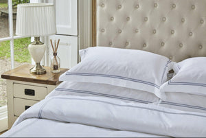 Luxury Duvet Set With Silver Cord Lines