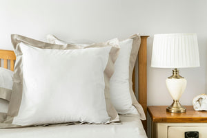 Light grey hemmed square Oxford pillowcase in sateen organic cotton